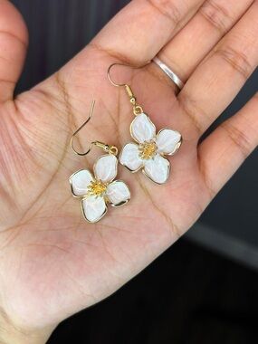 Gold & White Enamel Floral Drop Earrings - Women Jewelry Cute & Lightweight